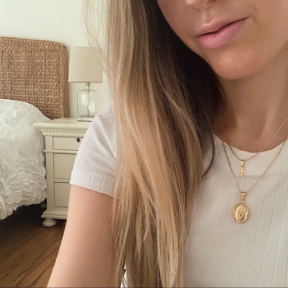 Virgin Mary Necklace | 18k Gold Filled - Picture 2 of 8